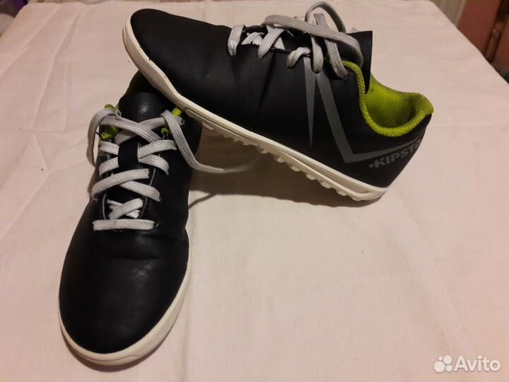 Футбольные бутсы для мальчика 6-8 лет