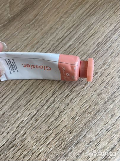 Набор glossier тональный крем, румяна beam