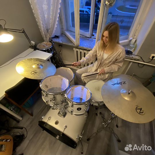 Настроенная красивющая полный комплект — барабаны