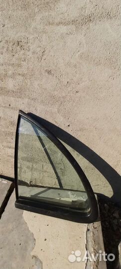 Форточка задней левой двери Nissan Pulsar