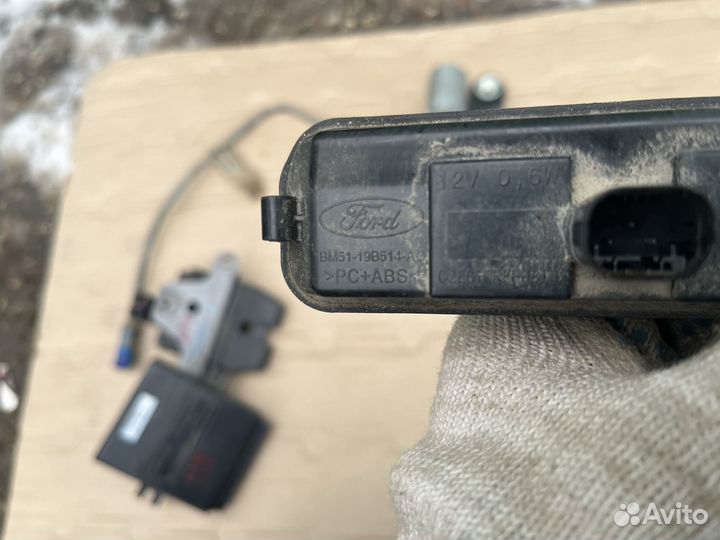 Кнопка крышки багажника Форд Фокус 3