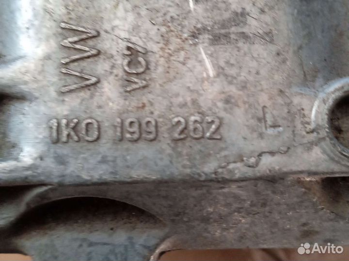 Гидроопора правая VAG