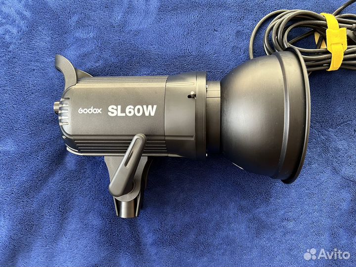 Осветитель Godox SL60W студийный