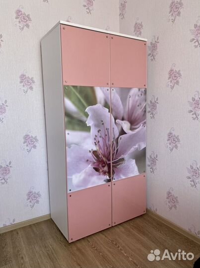 Красивая мебель:кровать с тумбой, плательный шкаф