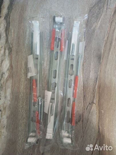 Кронштейн рельсовый для панельного радиатора