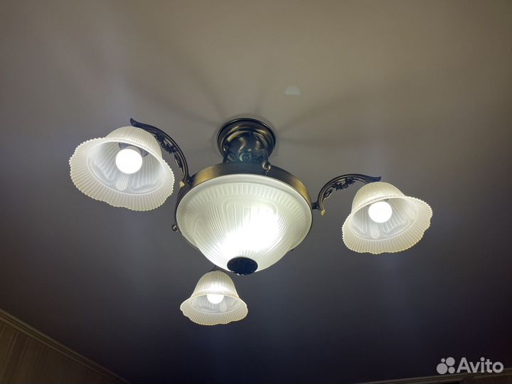 Люстра, Италия