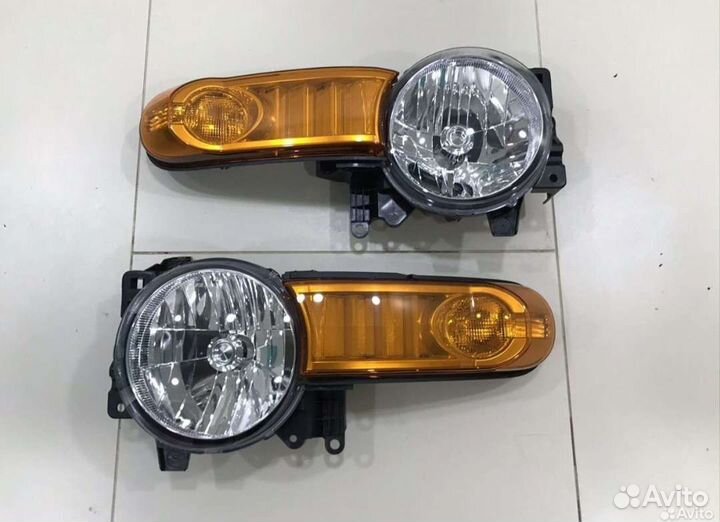 Фары передние новые на тайота FJ cruiser