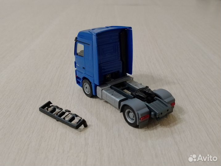 201) Тягач Mercedes Benz Actros 1858