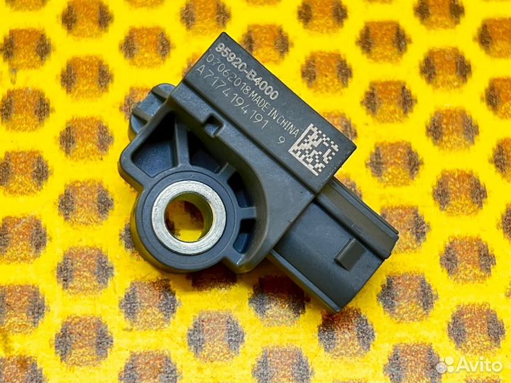 Датчик удара airbag SRS правый Kia Sorento Prime