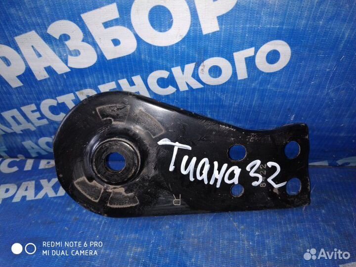 Правый кронштейн заднего подрамника Nissan Teana