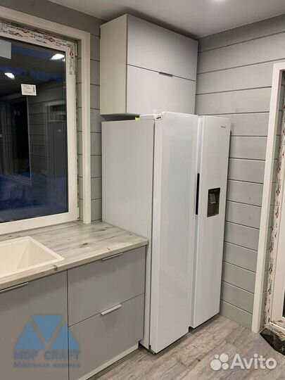 Кухня для часного дома серая