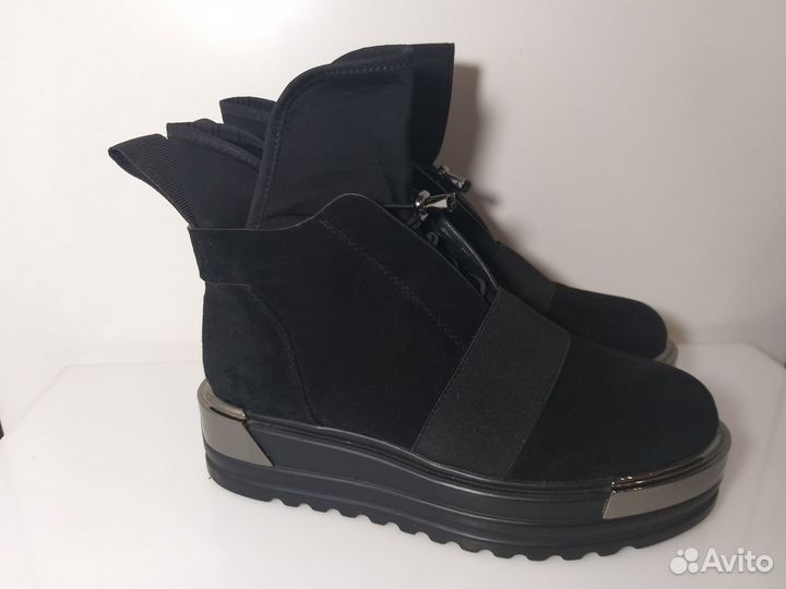 2168*(57) Ботинки фирмы Inario 36 размера