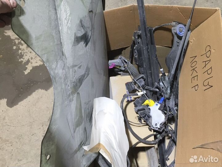 Стекло Опель Астра Н перед левое