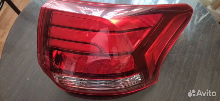 Фонарь задний правый Stanley w2869 для mitsubishi