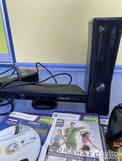Xbox 360 + кинект + 2 геймпада