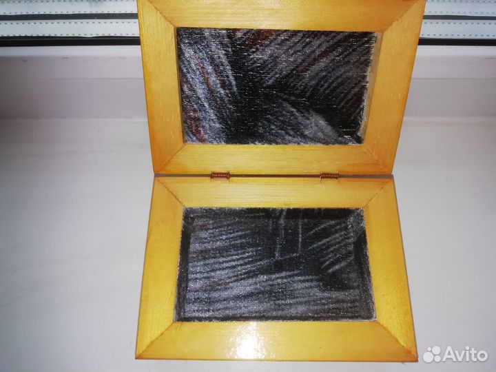 Деревянная шкатулка