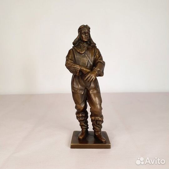 Статуэтка из бронзы Летчик