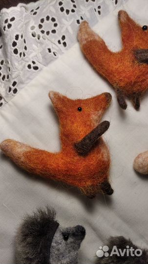 Брошка - брелок Лис валяная