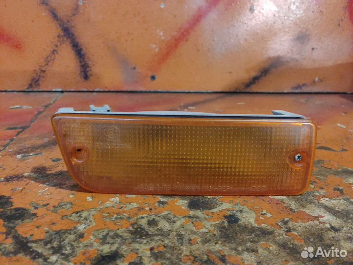 Поворотник в передний бампер mitsubishi RVR 91-97