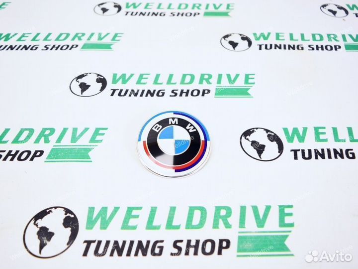 Заглушка в крышку багажника BMW 82 мм юбилейная