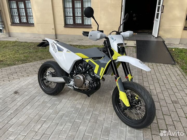Husqvarna 701 supermoto
