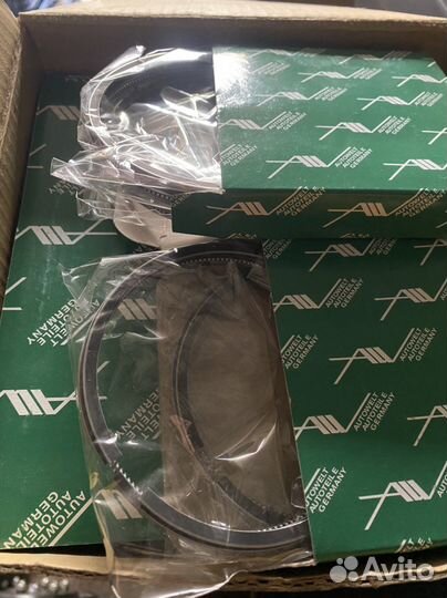 Комплект поршней с кольцами на мотор Toyota 2B