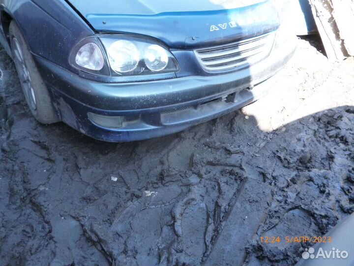Передняя правая фара тойота авенсис 2000г