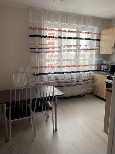 2-к. квартира, 65 м², 13/18 эт.