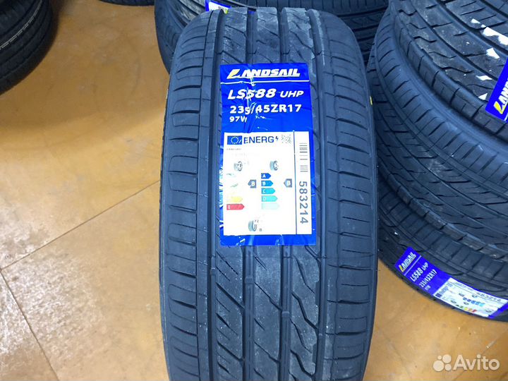 Landsail LS588 UHP 235/45 R17