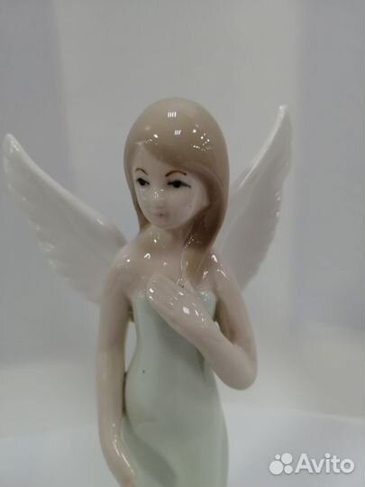 Ангел статуэтка из фарфора