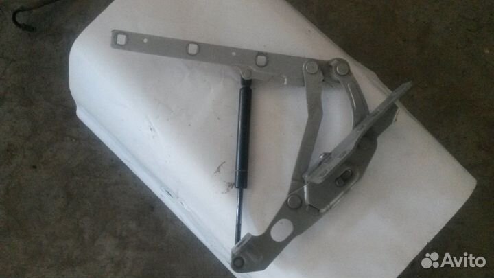 Петля капота Мерседес W230