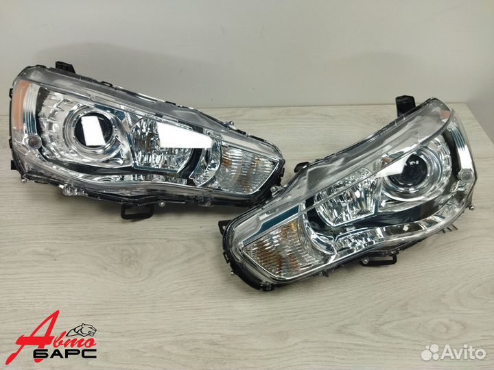 Фара Mitsubishi Outlander XL 2010-2012 Ксенон