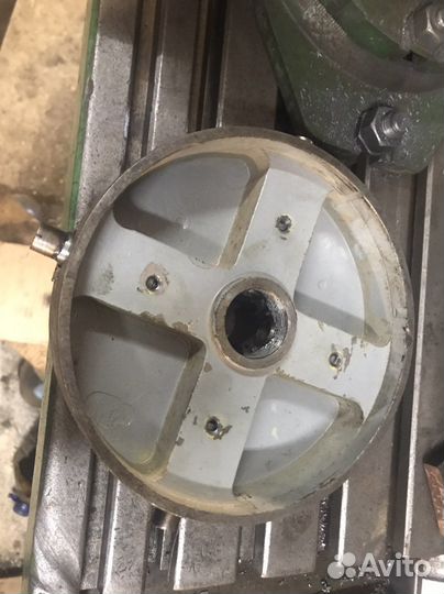 Токарный патрон четырехкулачковый