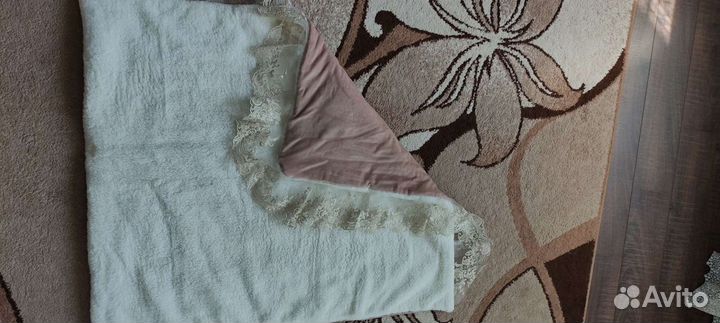 Одеяло с вышивкой на выписку