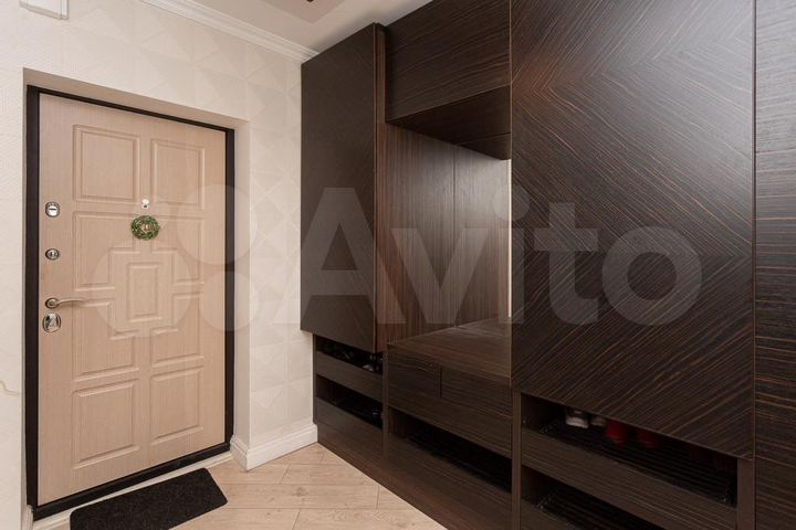 2-к. квартира, 77,9 м², 1/4 эт.