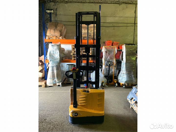 Штабелер электрический самоходный