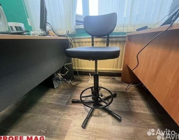 Стул на винтовой опоре HU505