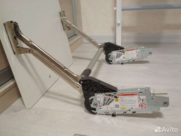 Подъемный вертикальный механизм Blum aventos