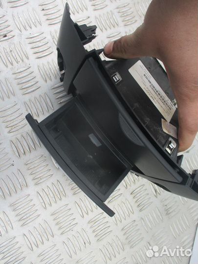 Ящик передней консоли Kia Ceed 1