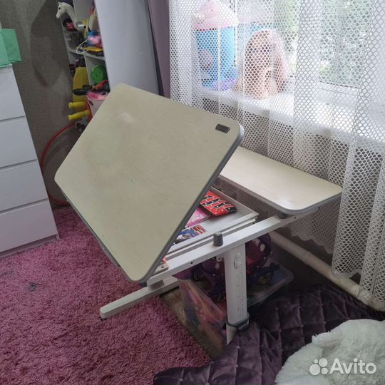 Письменный стол. Парта