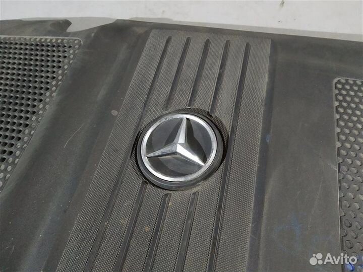 Крышка двигателя Mercedes C-Class W204 OM651