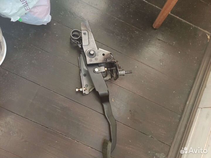 Педаль сцепления mazda 6 gg