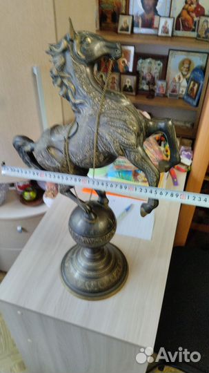 Конь на дыбах