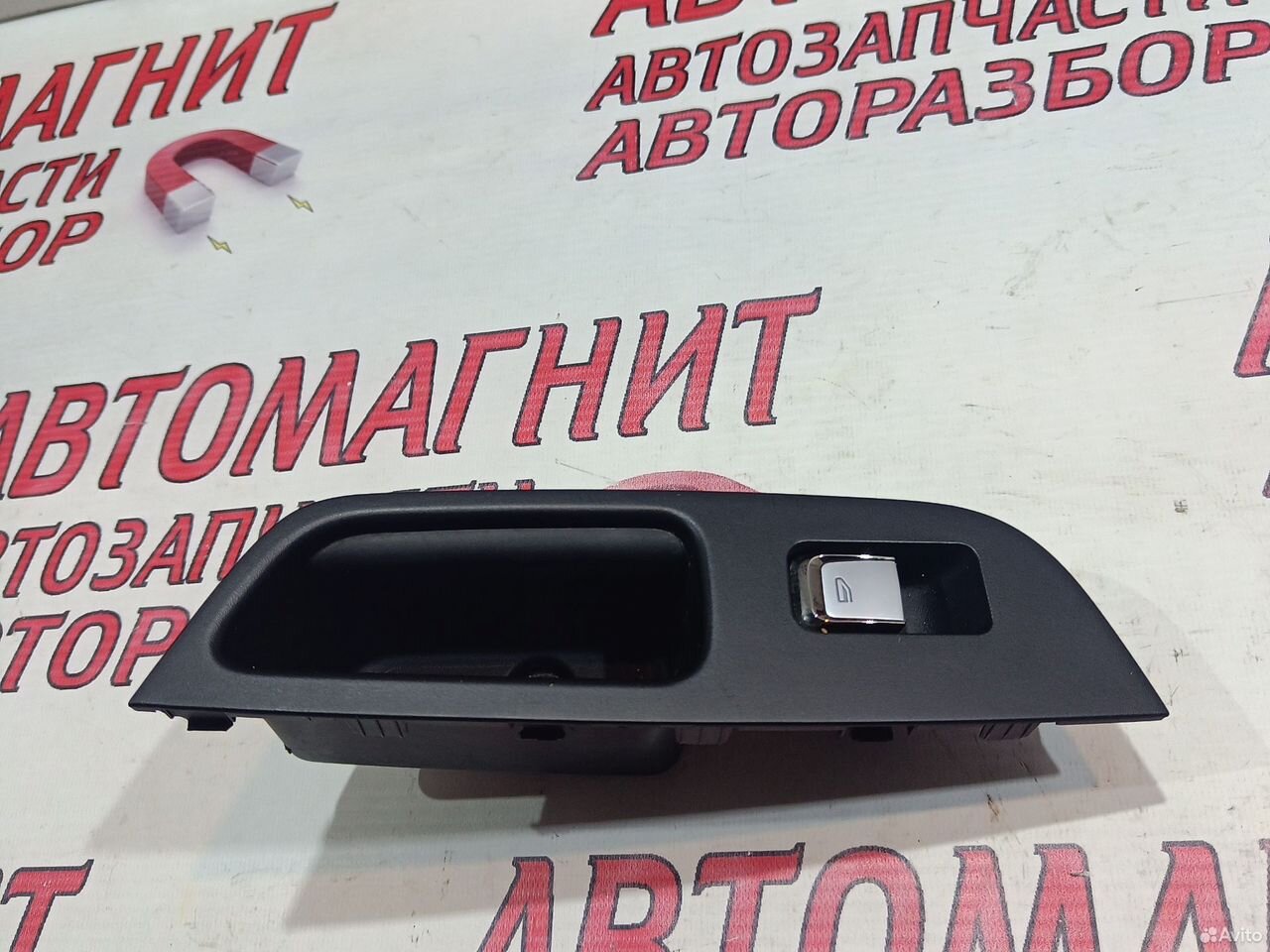 Кнопка стеклоподъемника задняя Джили Кулрей SX11