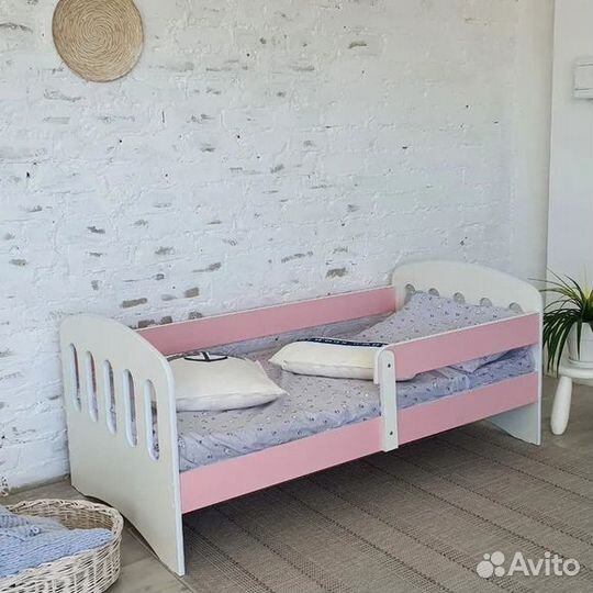 Кроватка детская с бортиком