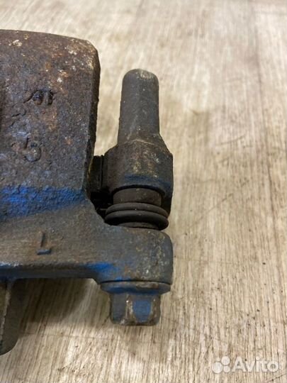 Суппорт задний правый Mitsubishi Lancer 9 CS5W