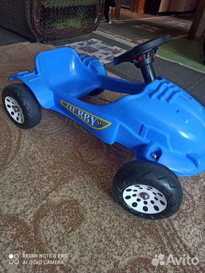 Детская педальная машина