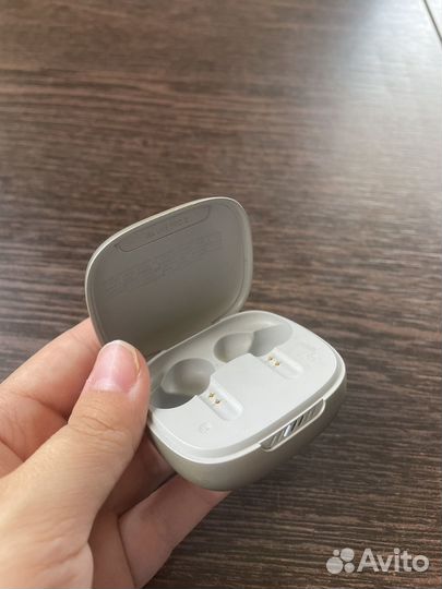 Кейс от наушников JBL live PRO2