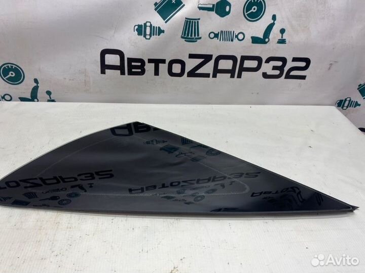 Форточка задняя левая Ford Focus хэтчбек 2010