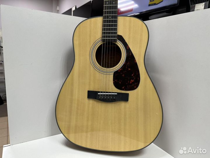Акустическая гитара Yamaha F600